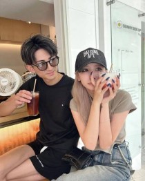 松田龍平宣布與混血女模Morgan茉愛羅結婚～ 並將在明年春天迎來新生命。
