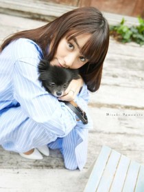 【寫真集】纖腰、大長腿…… 山本美月通過“首部寫真集”展現童真及性感等多面貌～