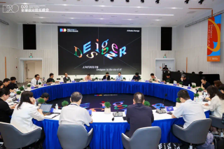 对话阿里设计青云：最好的AI设计工具，不是技术给我们的｜甲子光年