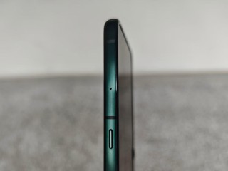 美光为 Motorola 最新款 Razr 60 Ultra 注入 AI 创新动能