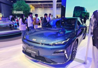 2025上海车展：吉利银河星耀8两款新车型预售13.38万起