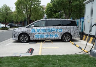 别克全新GL8陆尊谍照 支持5C超充