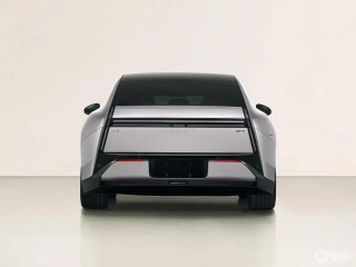 全新小鹏P7实车曝光 计划三季度发布