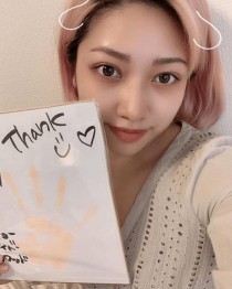 「雙層公寓」木村花事件進展！小花母親接受訪問為女兒平反。受到指示與否，雙方各持己見。