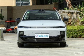 零跑B01正式上市 售价8.98万元起