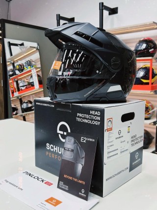 舒伯特全新C5 S3 E2头盔亮相北京摩展