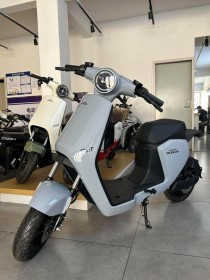 新大洲本田全新电动自行车 造型更科幻