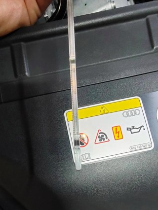 汽车机油怎么看油尺，机油标尺多少合适