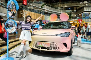 smart米奇限定艺术车现身帝都 携手迪士尼中国开启灵动奇旅