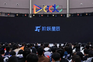 上来就是万亿模型，要单挑大厂的阶跃星辰就是中国版Inflection AI