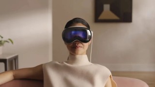 手机厂商的开年大考：卷AI，还是卷MR？