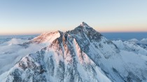 大疆Mavic 3飞跃珠峰 卓越影像见证非凡景象