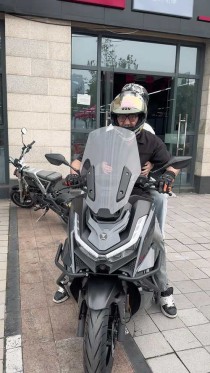 可以闭眼入的大踏板 无极SR250GT实拍
