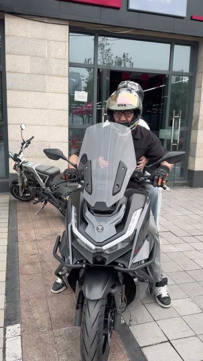可以闭眼入的大踏板 无极SR250GT实拍