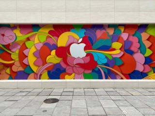 苹果因防水问题被罚1000万欧元 Apple Store零售店logo换成红色
