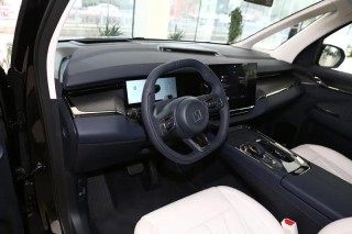 极氪009光辉典藏版开启首批交付 售价89.9万元