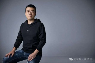 做AI眼镜，为什么一定要有定制化大模型 - 对话雷鸟创始人李宏伟