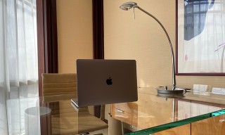 新MacBook Air抢跑发布，苹果“跑步入场”AI硬件