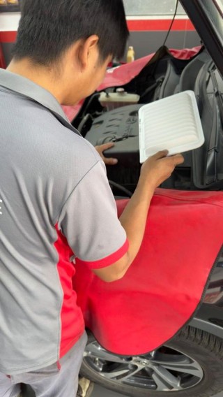 机油放出来红褐色，机油是暗红色怎么回事