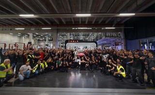 特斯拉全球第800万辆电动车在柏林超级工厂下线 里程碑时刻