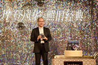 富士instax mini 41™“摩登风华”礼盒发布：以复古主义演绎经典新生 ...