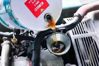机油加多了跑了10多天，机油加多了有什么症状