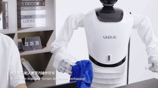 00后耶鲁博士生回国创业，开发了一款能洗衣服、做汉堡的人形机器人