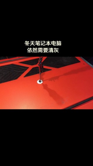 笔记本电脑的显示屏进灰了怎么办？