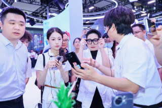 “开箱即用”的AI长什么样？我们在WAIC找到了样本｜甲子光年