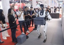 阿尔勃特亮相2025世界机器人大会