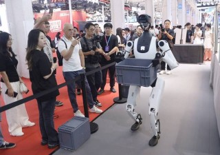 阿尔勃特亮相2025世界机器人大会