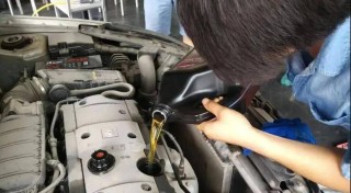 任何机油都不建议一年一换？两年没换机油照样开正常吗