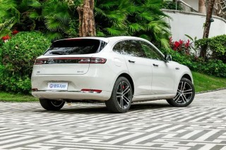 问界新M5 Ultra大定突破1.5万台 售价22.98万元起