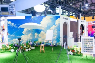 松下全画幅镜头18-40mm F4.5-6.3全球首展，就在P&I展