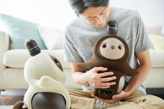 从谷子到AI玩具，情绪价值收割Z世代的千亿孤独税