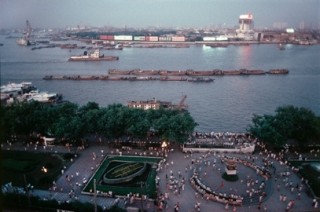 Fotografiska新展｜罗伯特·凡德·休斯特《上海：瞬间与永恒 1990-1993》 ... ... ...