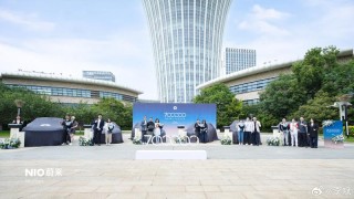 李斌：第70万台蔚来在武汉新能源研究院大楼交付