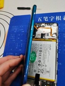 开孔全面屏vivo Z5x曝光 5000mA电池或定位中端