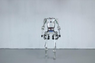 逐际动力发布全尺寸人形机器人CL-2