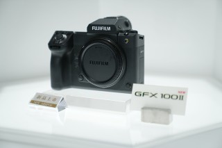 全能中画幅无反相机的诞生 富士GFX100 II发布