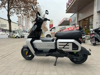 颜值抗打配置高 试驾极核AE2电动自行车