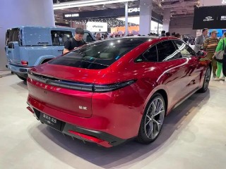 2025款星纪元ES纯电上市 售18.98万元起