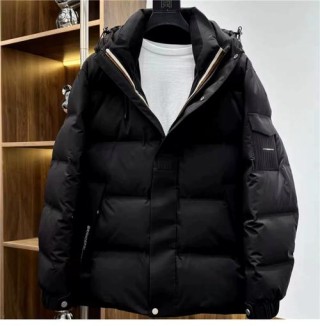 米家279元羽绒服开卖！网友：衣服丑，模特照好评 男模特帅