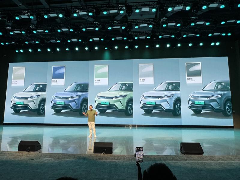 比亚迪元UP 301KM领航型上市 售价7.48万元  第3张
