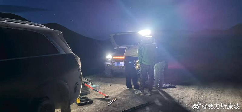 赛力斯康波：问界M9实现行业首例卫星救援  第4张