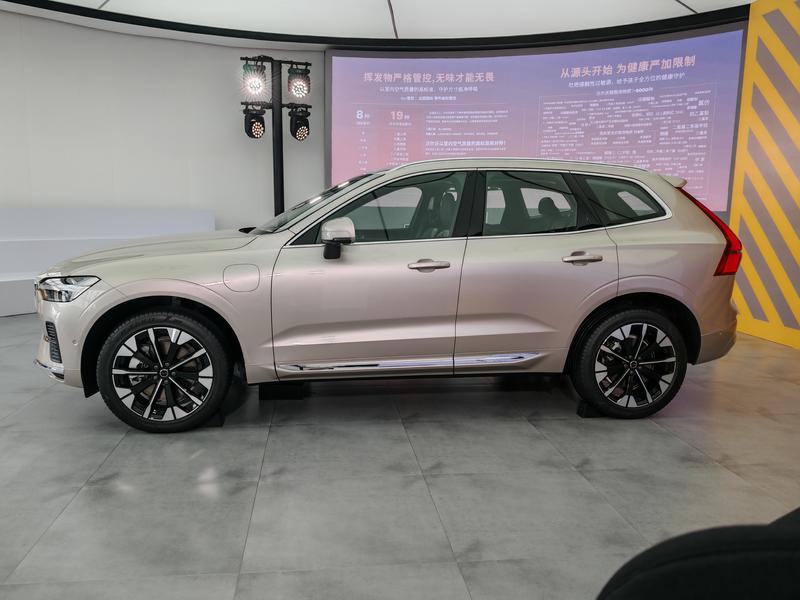 新款沃尔沃XC60正式上市 限时参考尊享价25.49万元起  第6张