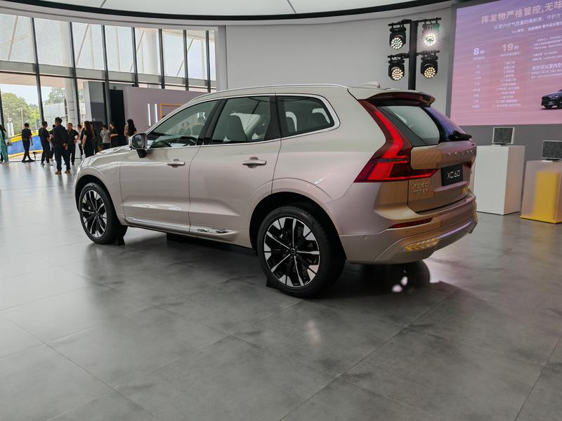 新款沃尔沃XC60正式上市 限时参考尊享价25.49万元起  第7张