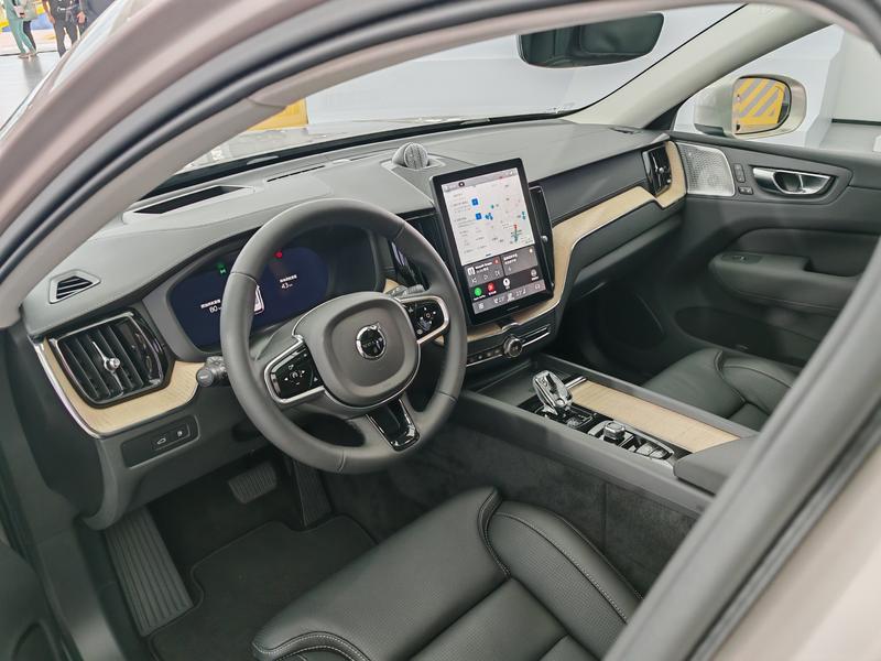 新款沃尔沃XC60正式上市 限时参考尊享价25.49万元起  第8张