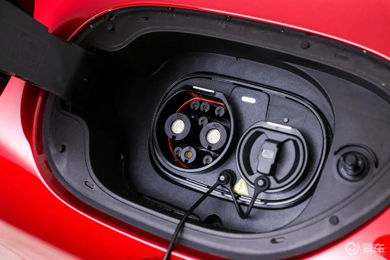 全新智己L6正式上市 权益价20.49万元起  第12张
