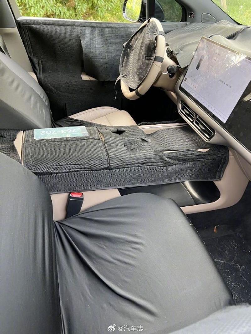 理想i8内饰谍照 将于7月正式发布  第4张